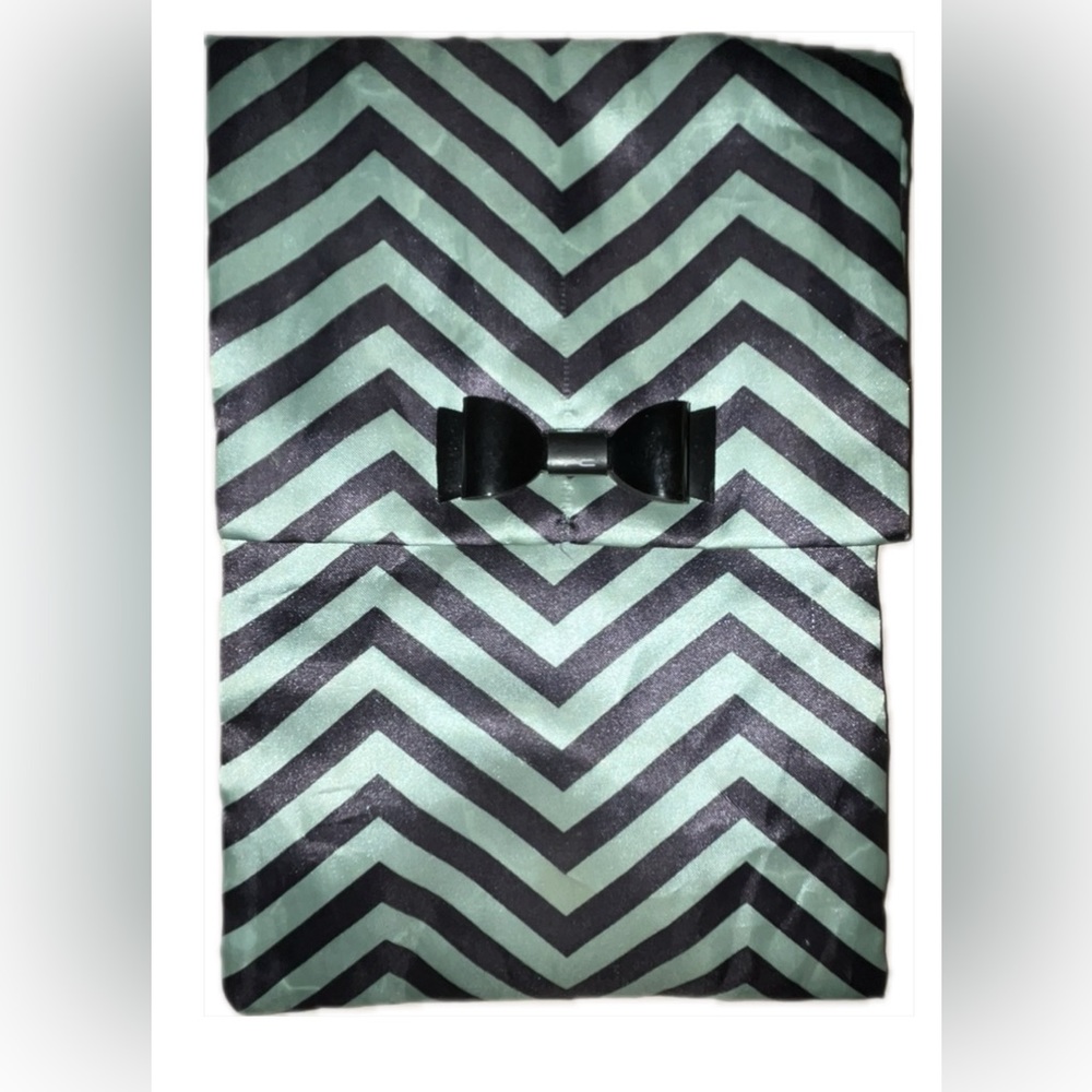 MAC Vintage Makeup Carrier